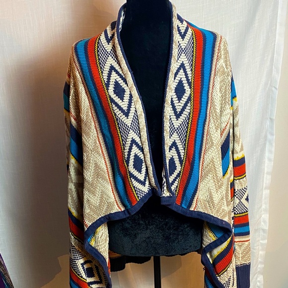 Open Front Sweater Shawl with Geometric Design - Picture 1 of 5
